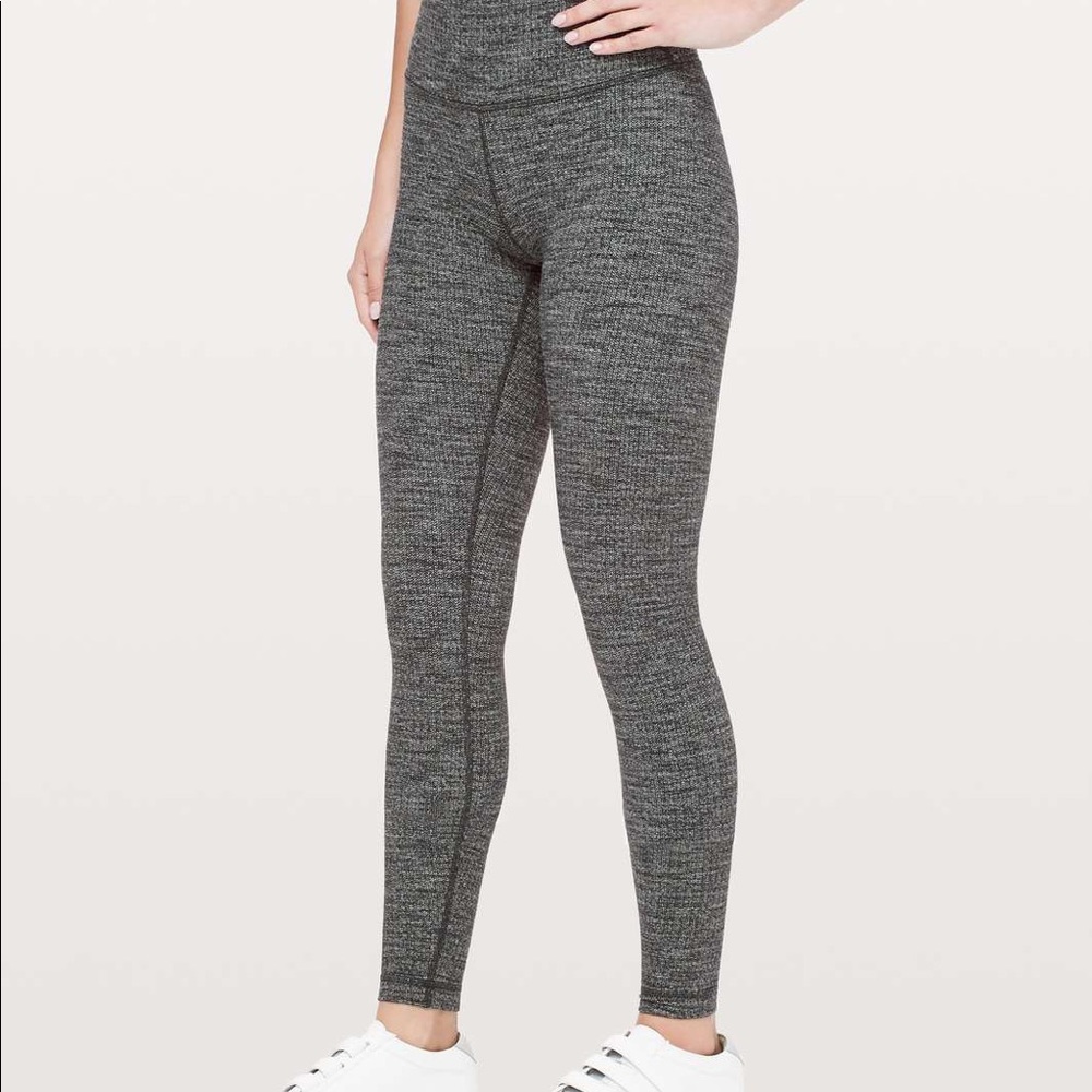 Excellent condition Lululemon Wunderunder *knit*